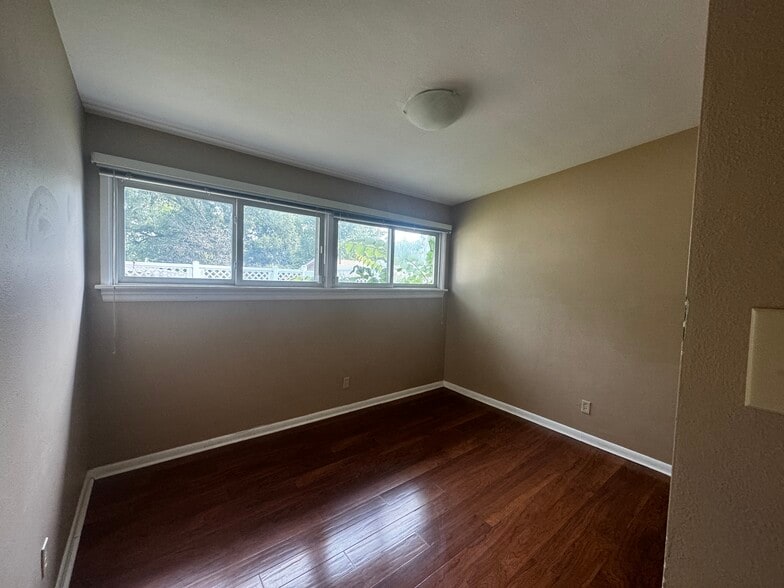 Building Photo - 19 Stoneyside Ln