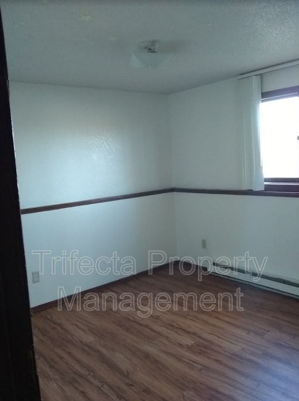 Building Photo - 4955 Basswood Dr