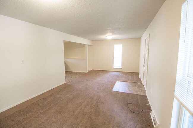 Building Photo - 210 Wheaton Ct