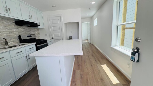 Building Photo - 6725 Avenue K