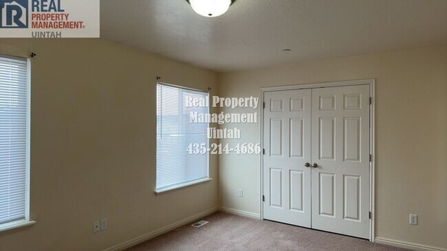 Building Photo - 2-bedroom, 2-bathroom Townhouse in SkyPark 1