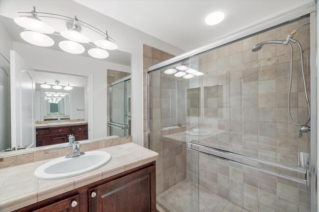 Building Photo - WHY RENT A HOUSE WHEN YOU CAN HAVE A PENTH...