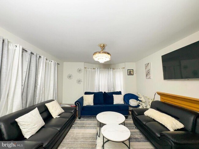 Building Photo - 13560 Lord Sterling Pl