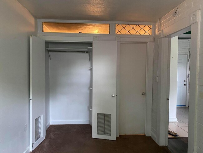 Building Photo - 428 W Locust St