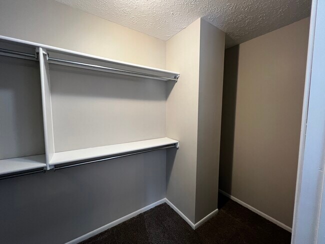 Building Photo - 5010 Delray Dr