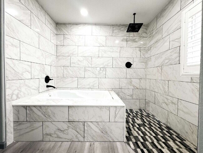 Building Photo - “Spacious 4-Bedroom, 2-Bathroom Home with Pool in Tamarack”