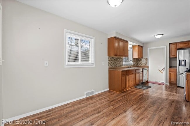 Building Photo - 4114 Lincoln Blvd