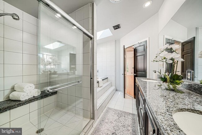 Building Photo - 4817 Chevy Chase Blvd