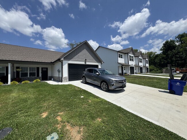 Building Photo - Brand New 2025 Townhouse with Stunning Private Deck!