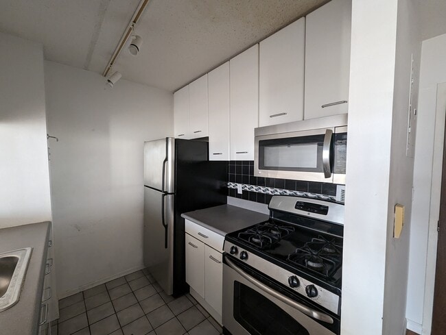 Kitchen - 4 Martine Ave