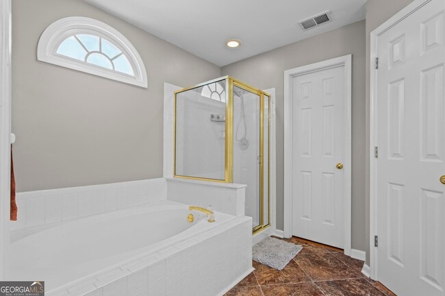 Building Photo - 304 Fairbrook Cir