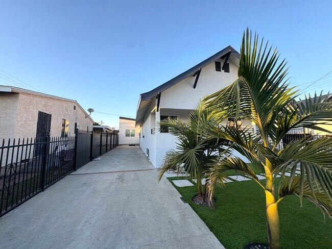 Building Photo - Renovated 3 bedroom 2 Bath house!