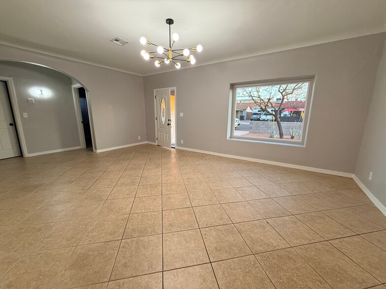 Livingroom view - 402 E 1st St