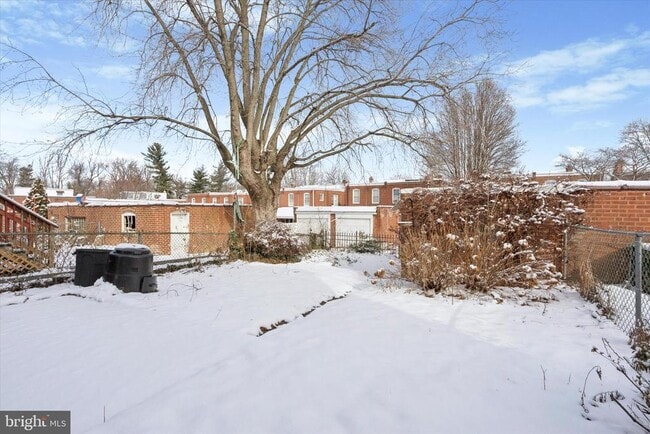 Building Photo - 3227 Fuller St