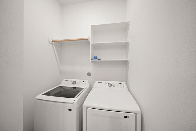 Building Photo - 2811 Anita St