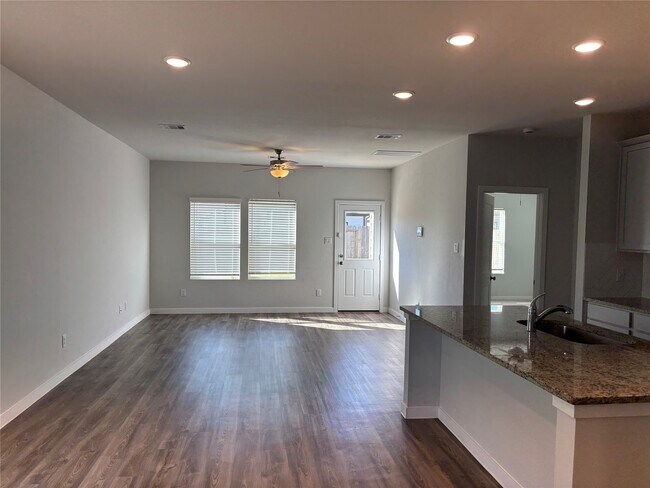 Building Photo - 5703 Blue Grama Dr