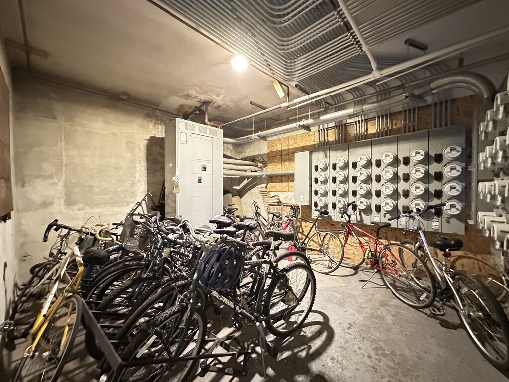 Building Photo - 4632 N Paulina St