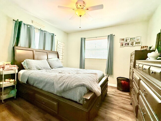 Building Photo - Bright & cozy 2bedroom 1bath home with out...