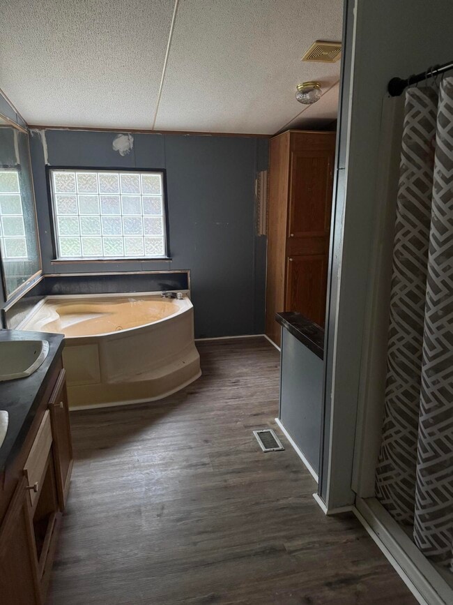 Building Photo - 1020 Little Perry Rd