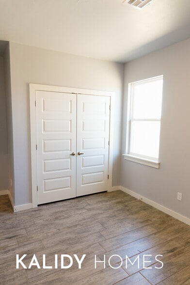 Building Photo - 306 Kirks Holw
