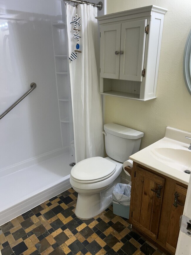 Building Photo - 6102 Seawall Blvd