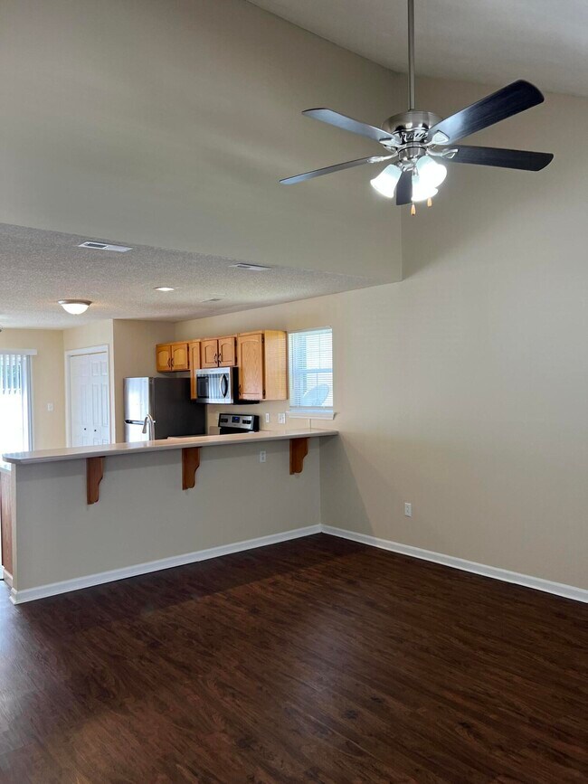 Building Photo - 302 Nikki Way