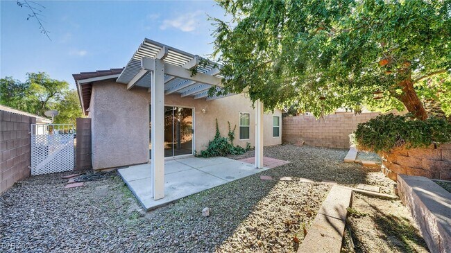 Building Photo - 10460 Wellington Manor Ave