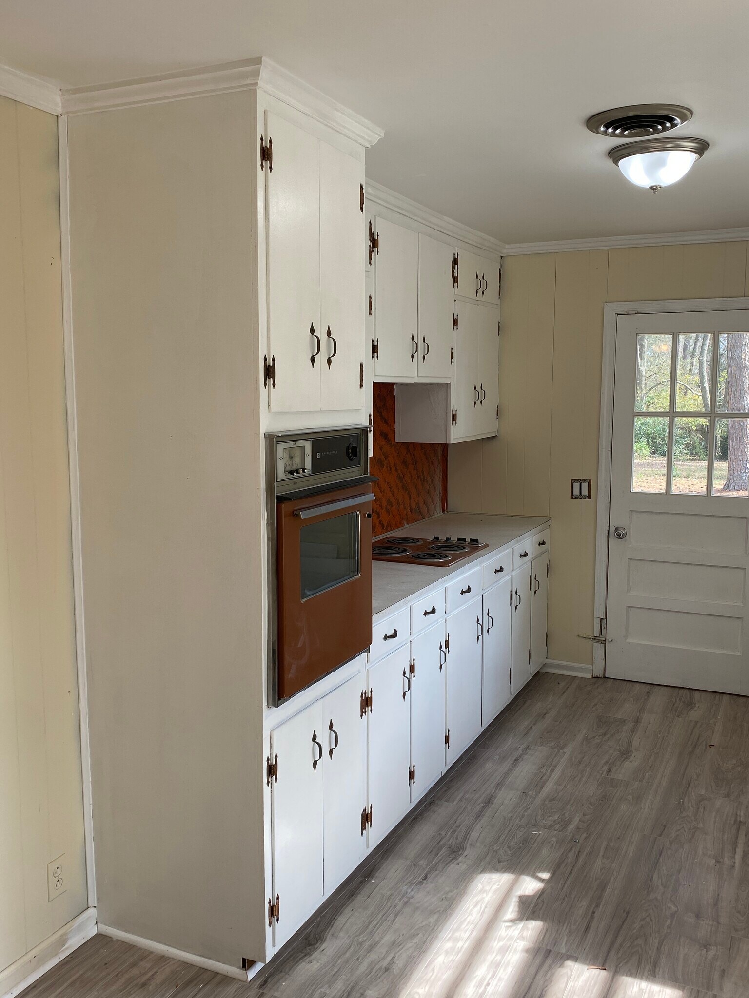 Building Photo - 374 E Monroe Ave