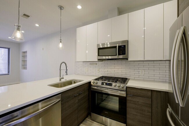 Building Photo - Modern Luxury 1BR/1BA in Petworth - UTILITIES INCLUDED!