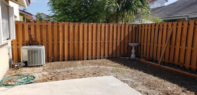 Building Photo - 1280 SE 9th St