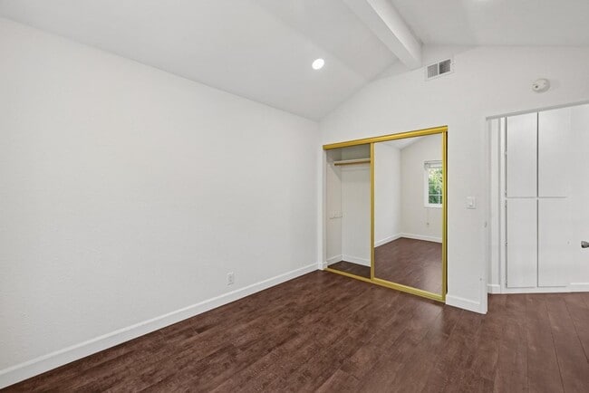 Building Photo - 1286 Crestpoint Dr