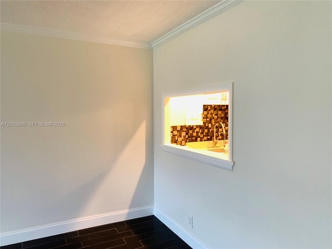 Building Photo - 2850 N Palm Aire Dr