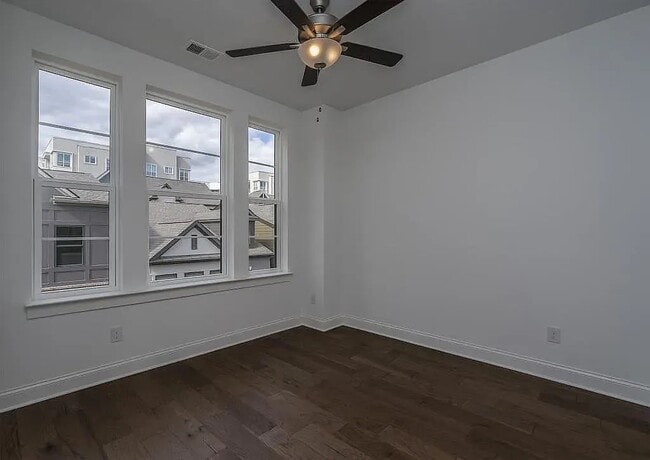 Building Photo - 625 Broadview Terrace NE