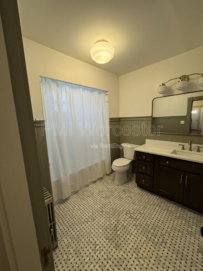 Building Photo - 161 Lincoln St