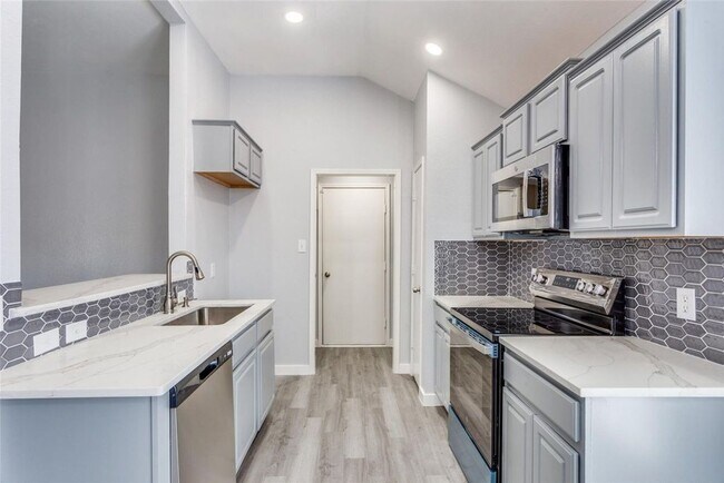 Building Photo - 752 Dema Ln