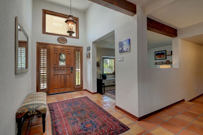 Building Photo - Stunning 4-Bedroom Albuquerque Foothill Ho...