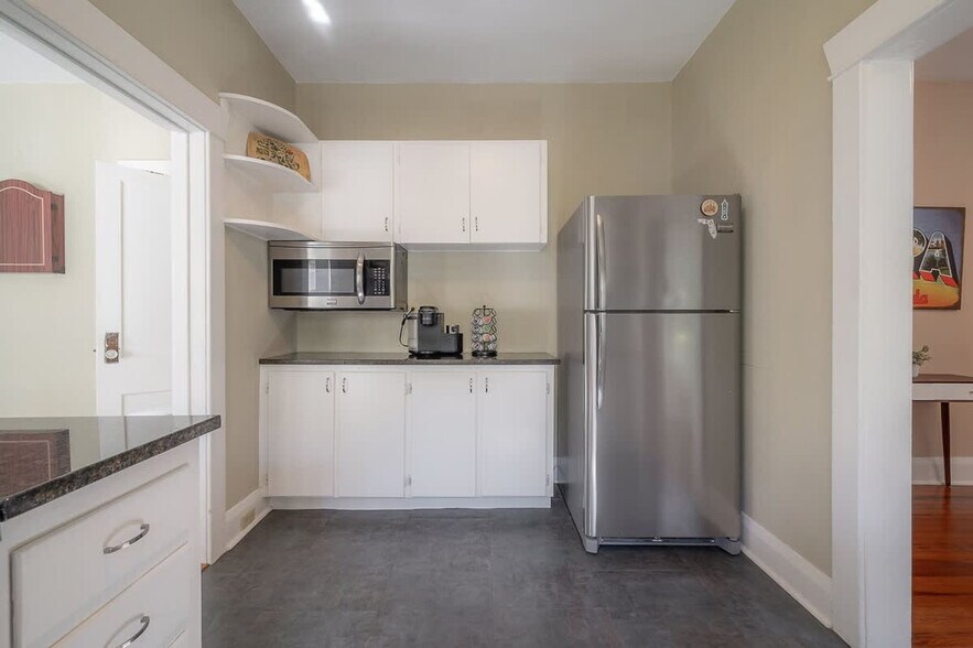 Building Photo - 5708 N Suwanee Ave