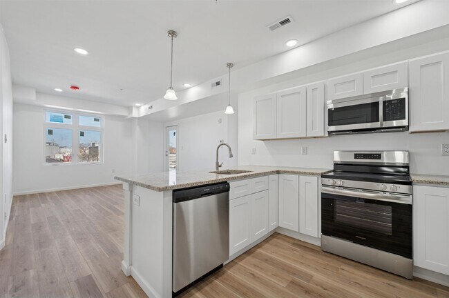 Building Photo - 4512-16 Lancaster Ave