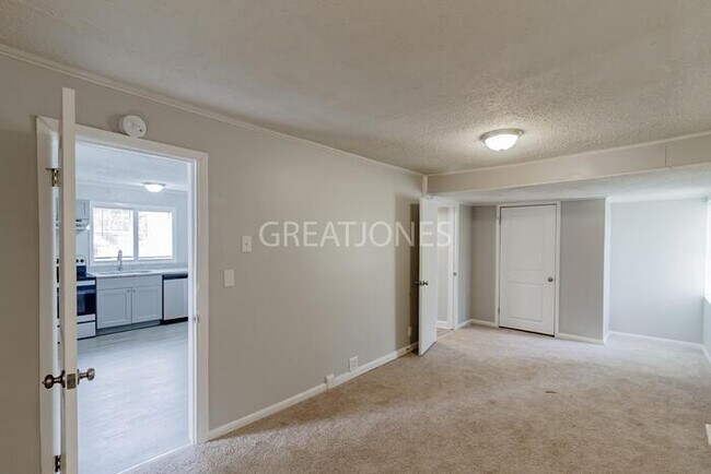 Building Photo - 310 Brown Pl