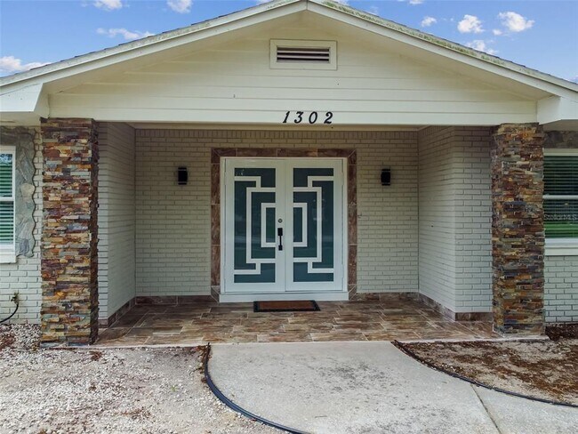 Building Photo - 1302 Brandonwood Dr