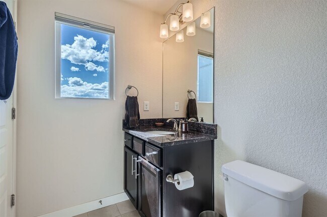 Building Photo - Modern 2 BDR Townhome in Broomfield