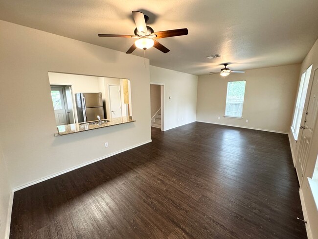 Building Photo - Updated 4 Bed 2.5 Bath Home - Close to TWU!