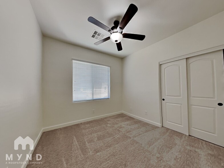 Building Photo - 14535 W Port Royale Ln