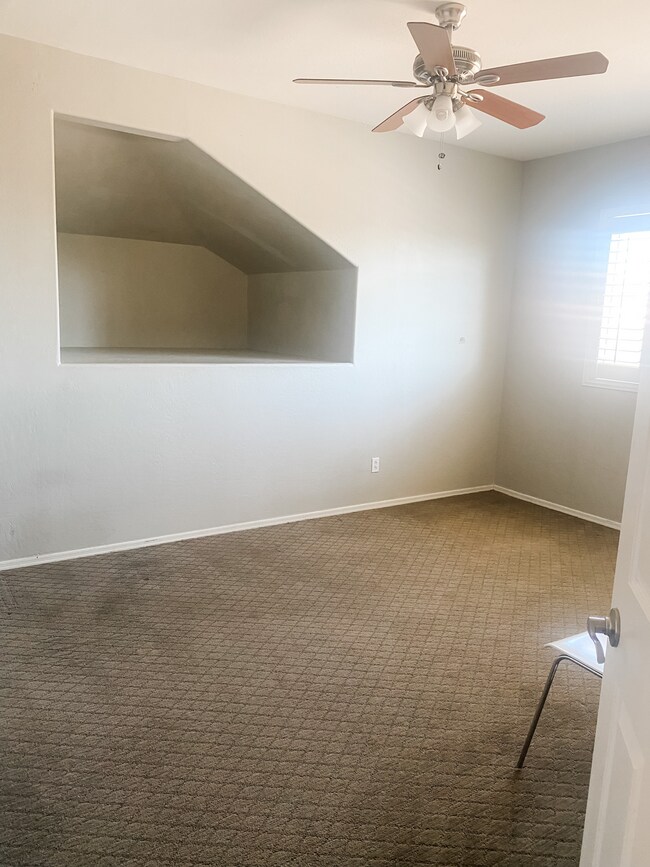 Building Photo - 15410 S 17th Ln