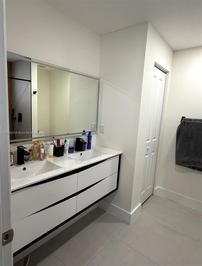 Building Photo - 481 NE 194th Terrace