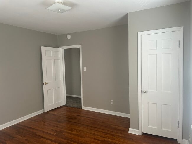 Building Photo - Three bedroom house with garage