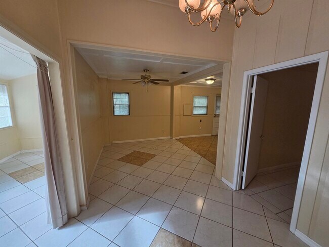 Building Photo - 7557 US-1