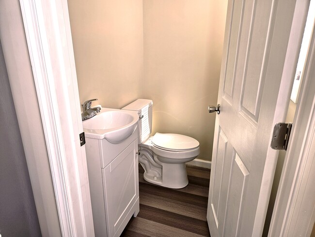 Building Photo - 1840 Cedar Hall Rd