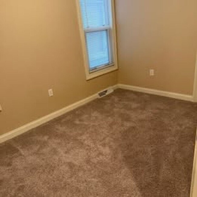 Building Photo - 2010 N Buffum St