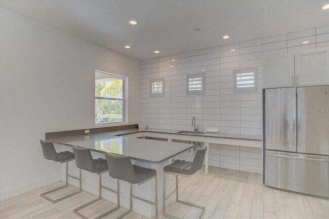 Building Photo - 10520 Boardwalk Loop